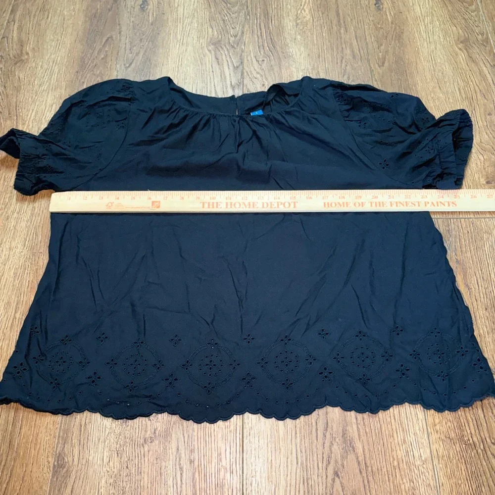 Old Navy Womens Large Black Eyelet Scallop Hem Puff Sleeve Blouse Top Feminine